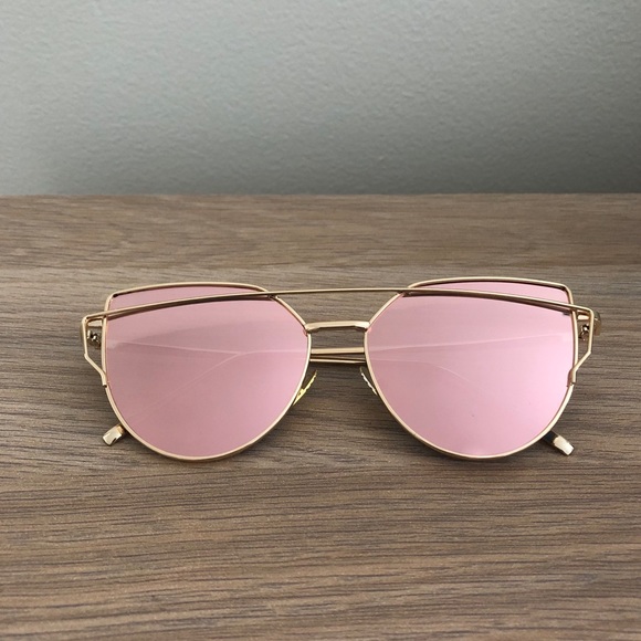 ↡SALE↡ Rose Gold Wing Tip Sunglasses - Picture 3 of 5